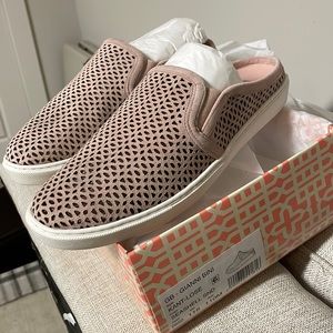 Gianni Bini slip ons